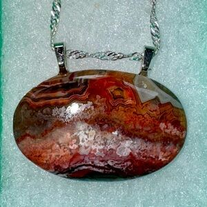 Stunning Mexican lace Agate Pendant Necklace